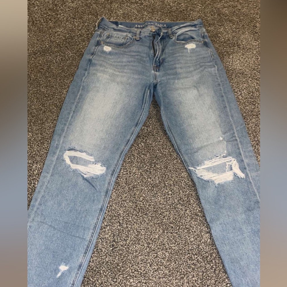 American Eagle Mom Fit Jeans With Rips